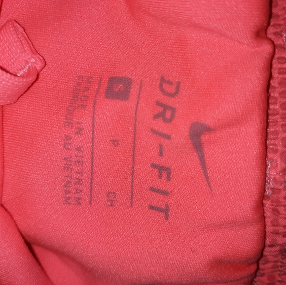 2 Nike dri-fit girl shorts - Picture 2 of 5